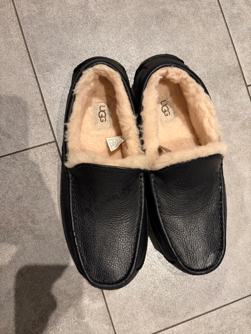 UGG Men Black Leather Shearling-Lined Slippers with Cream Fur